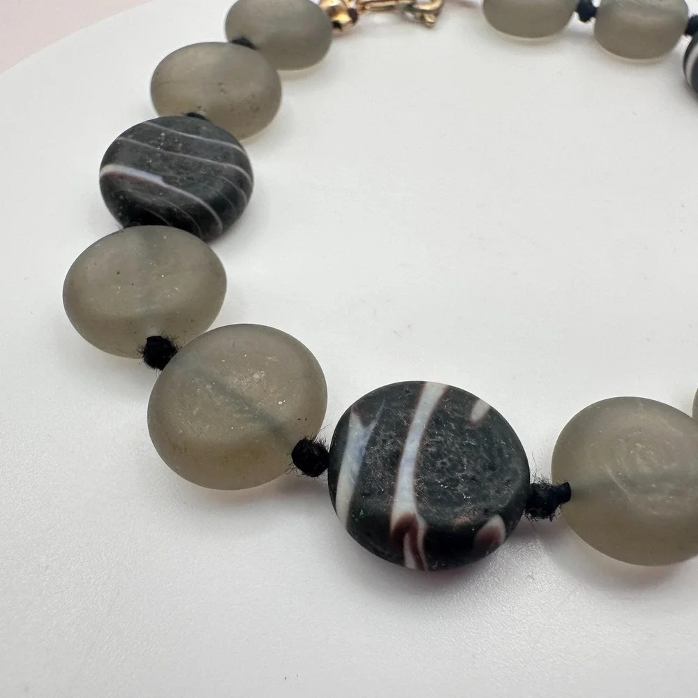 Vintage 80s‎ Frosted Gray Swirl Glass Bead Bracelet Boho Minimalist Gilt Jewelry